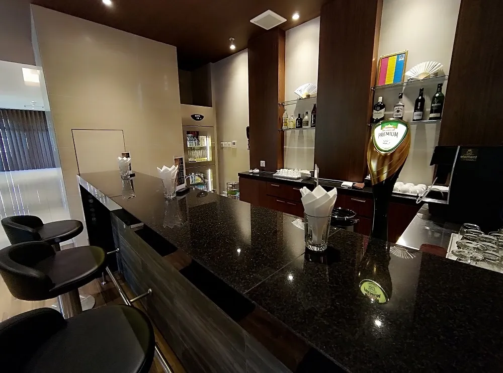 Cafe & Bar